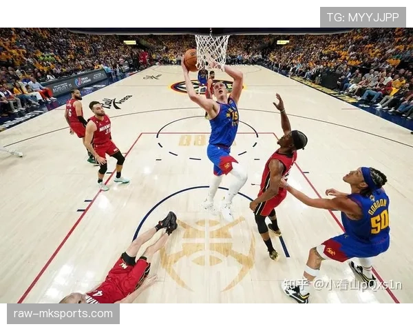 戴维斯传球区域分析揭示湖人攻防新策略，状态回暖引关注